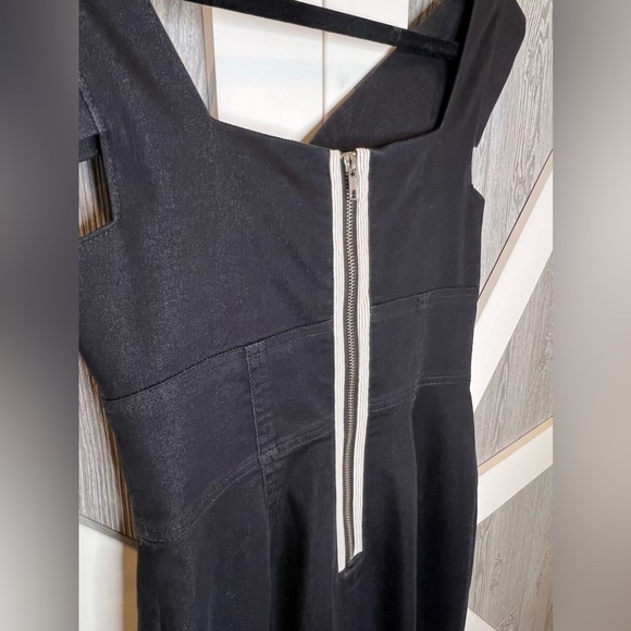 017. Maggy London Black Draped Bust Dress Size 4 - Picture 9 of 9